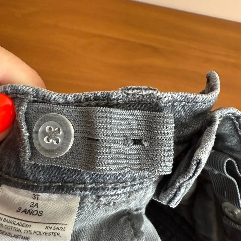 SALE Old‎ Navy Kids 3T Gray Distressed Jeans Karate Skinny Adjustable Waist